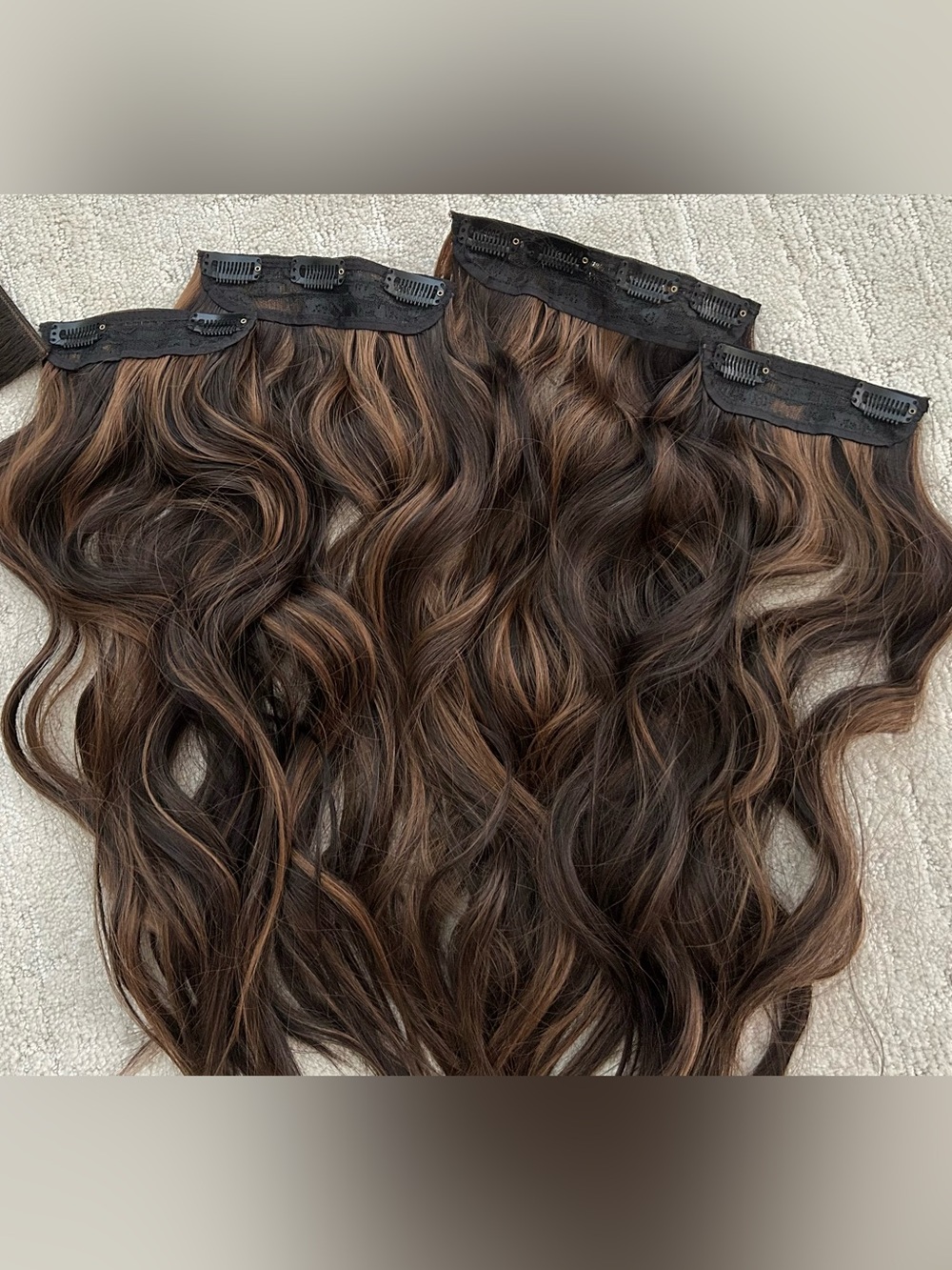 Highlighted 22” Long Brown Clip-In Human Remy Hair Extensions (EUC)